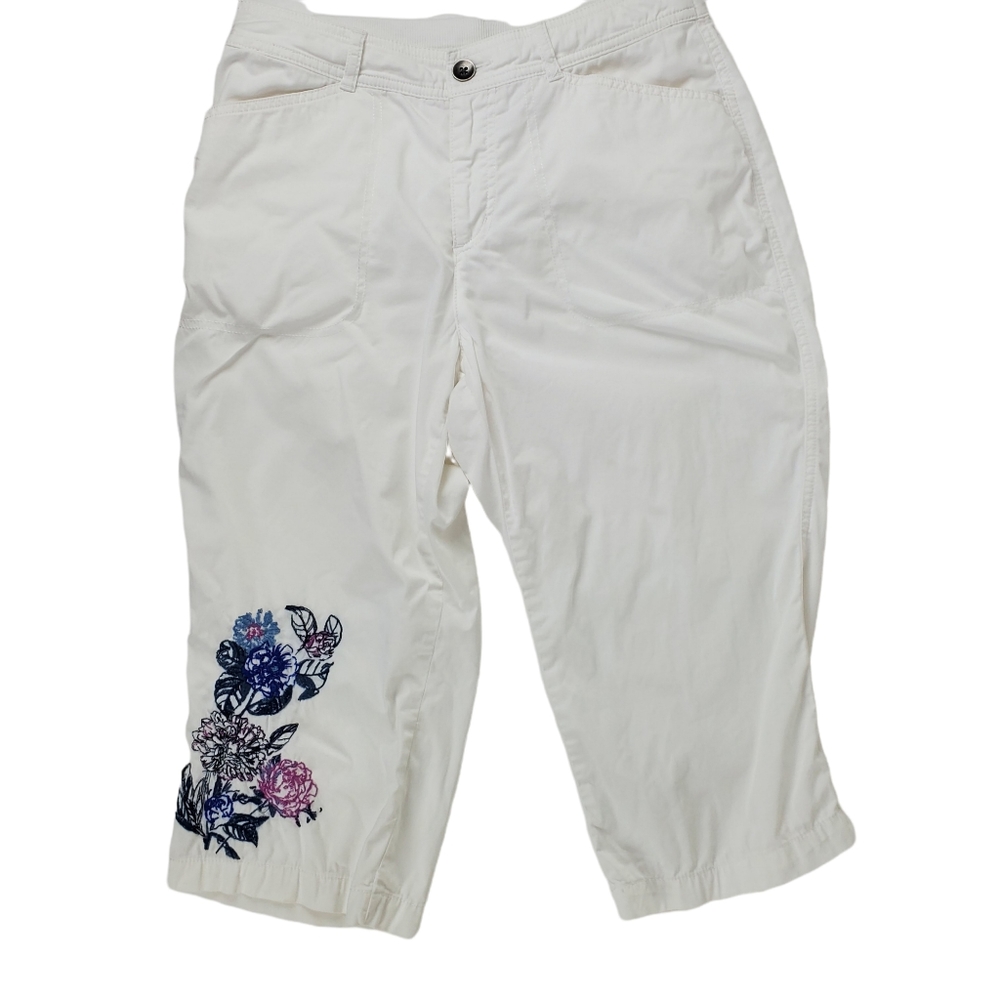 Croft & Barrow stretch white embroidered capri 10
